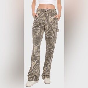 Straight Leg Women's Jeans in Olive Camo